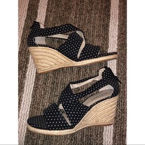 Brand New NEVER worn Ellen Tracy Wedges